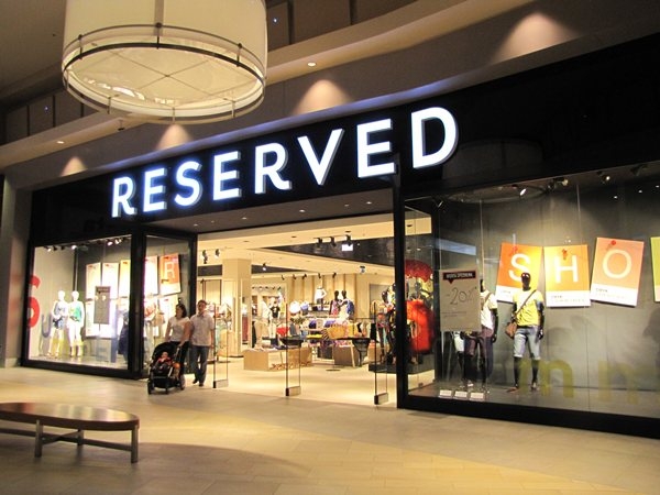 Julia Stegner w jesienno-zimowej kampanii Reserved